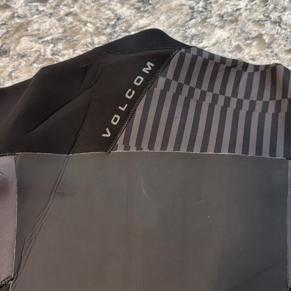 Volcom | Swim Deadly Stones Neoprene Wetsuit Jacket in Black Gray Rash-guard XS - Picture 12 of 14